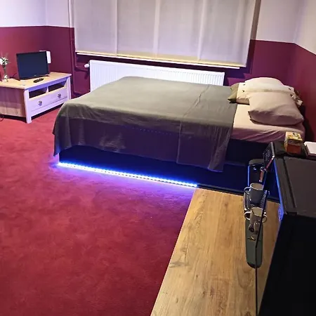 Apartment Aes Sedai Kinetic Spa, Living & Airport Shuttle Services *